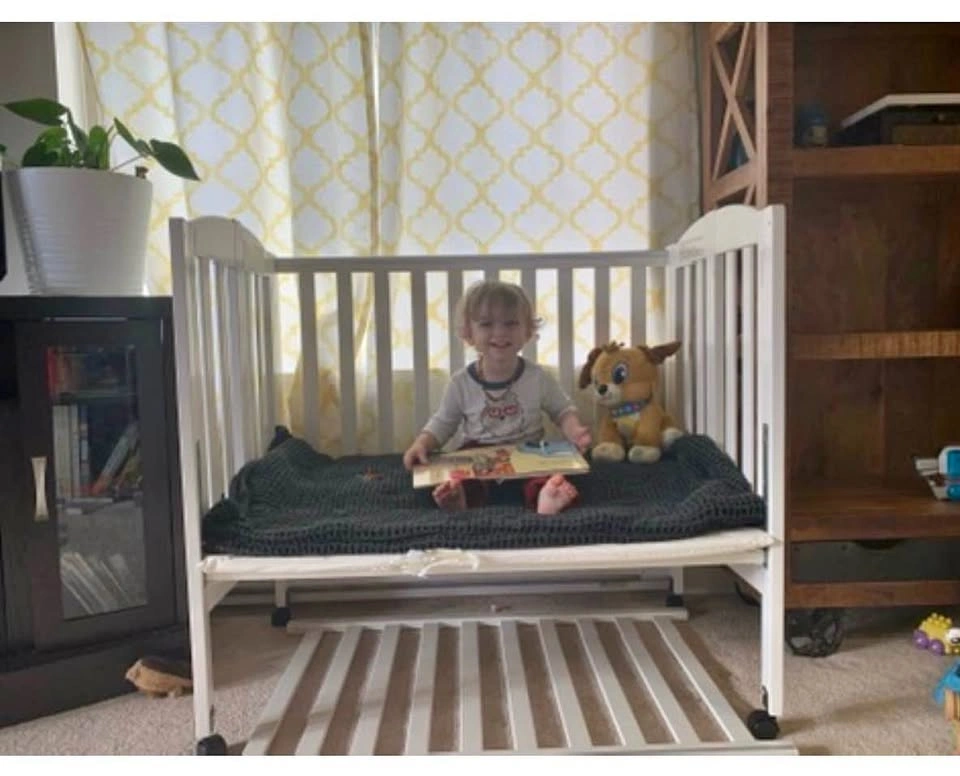 Dream baby folding crib