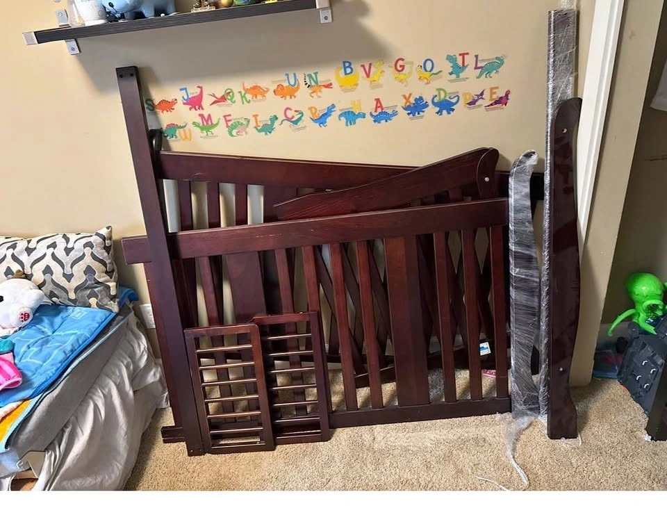 Stork craft 5 in 1 convertible crib