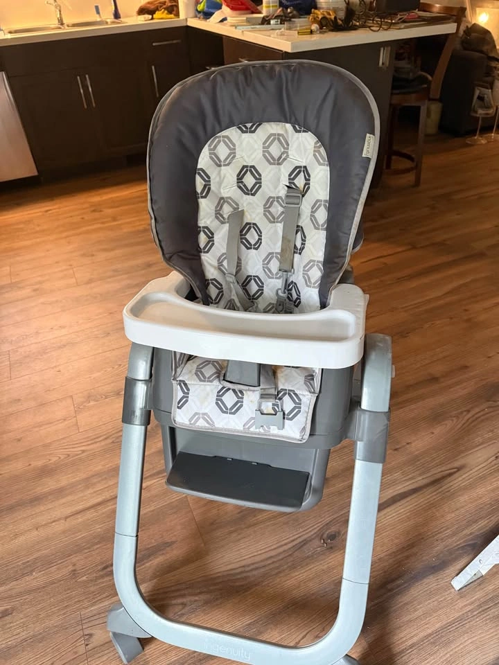 High chair - photo 3