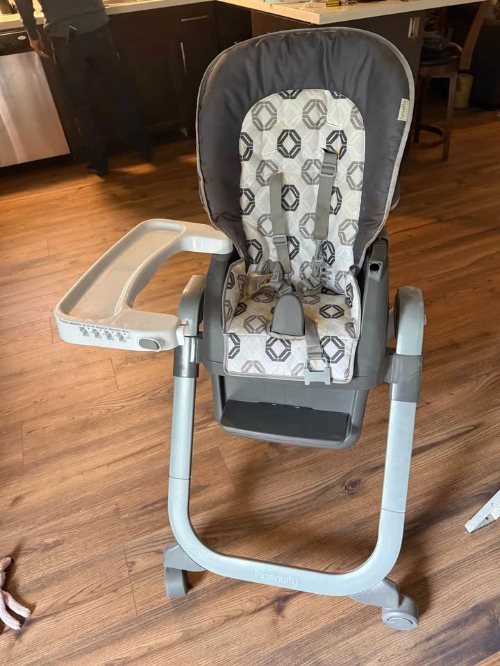 High chair - photo 4