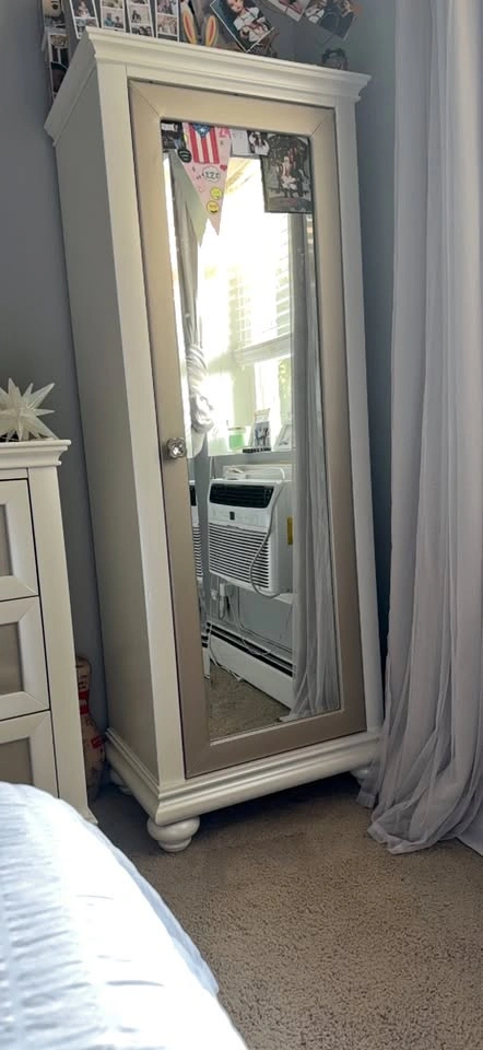 White Mirrored Cabinet