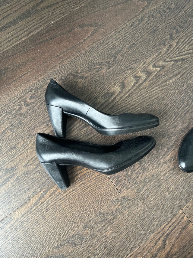 Ecco Black Leather Heels, Euro size 37 - photo 2