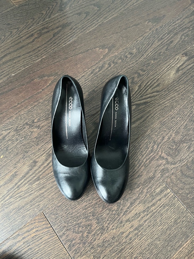ECCO Black Heels, Euro size 37 - photo 2