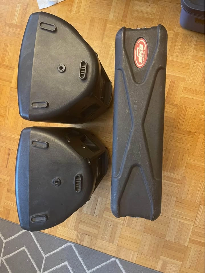 2x B212XL Speakers and EP2000 Amp