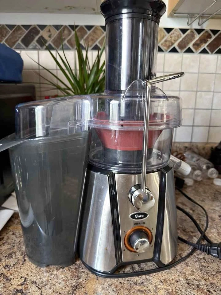 Oster 1000W 5-Speed Juice Extractor – Excellent Condition!