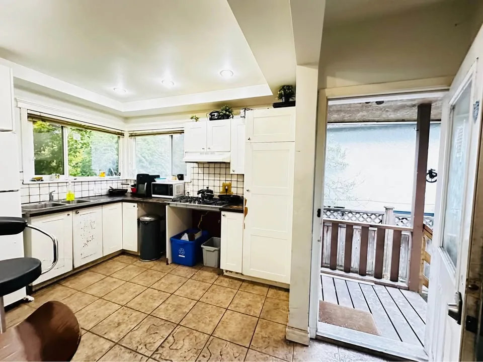 4 Beds 1 Bath - House image indicator(4)