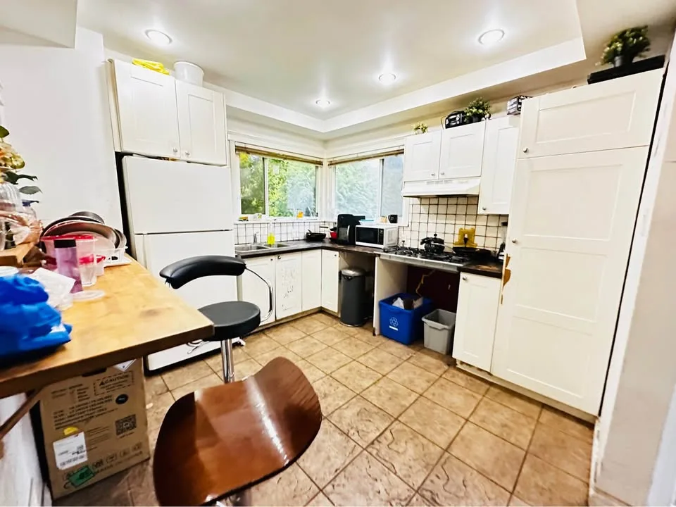 4 Beds 1 Bath - House image indicator(5)