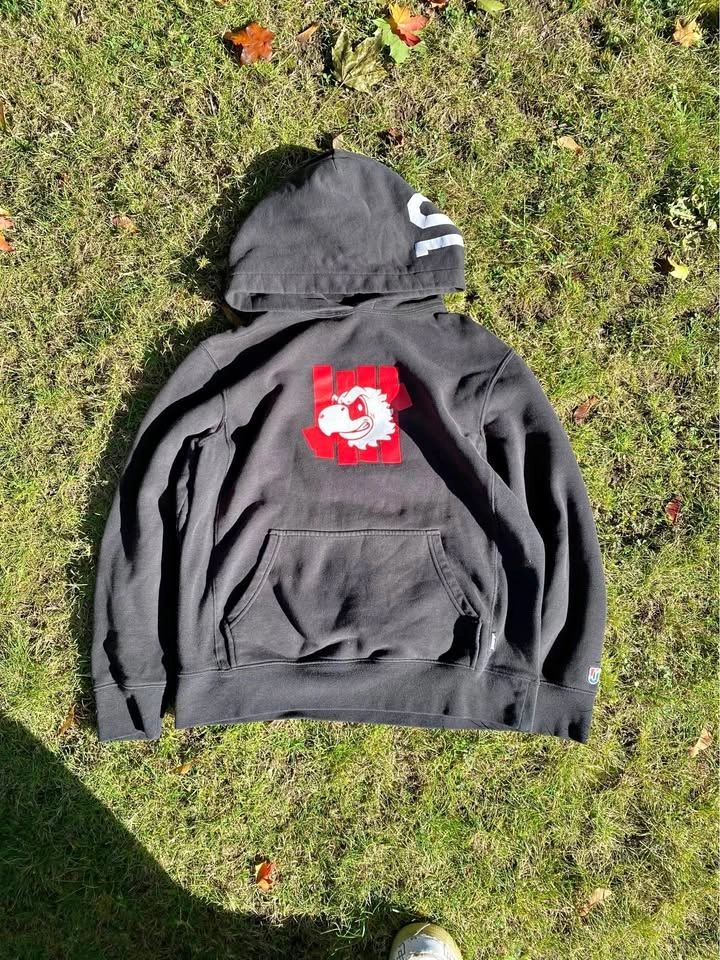 Undefeated hoodie size M