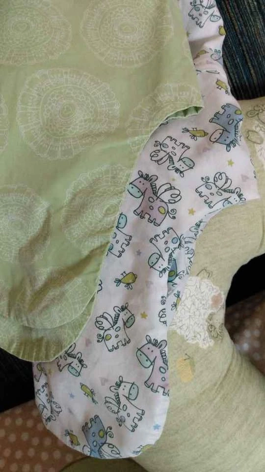 Nursing pillow with 2 covers - photo 2