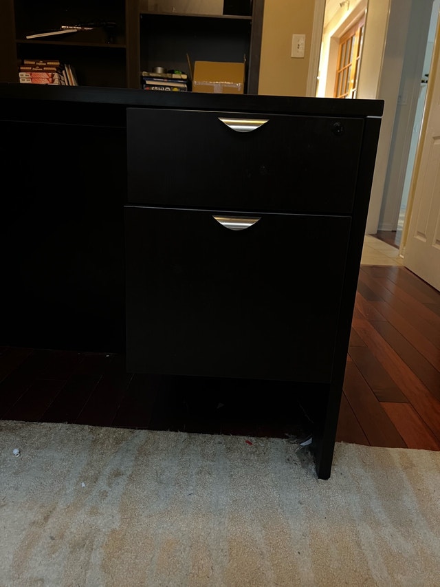 office desk/table - photo 3