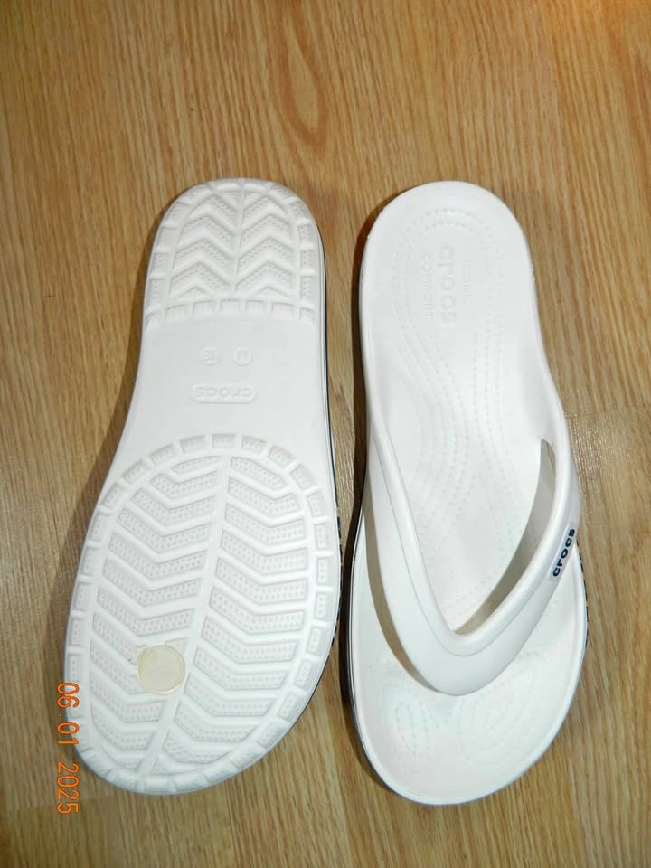 NWOT MENS CROCS FLIPS size 13