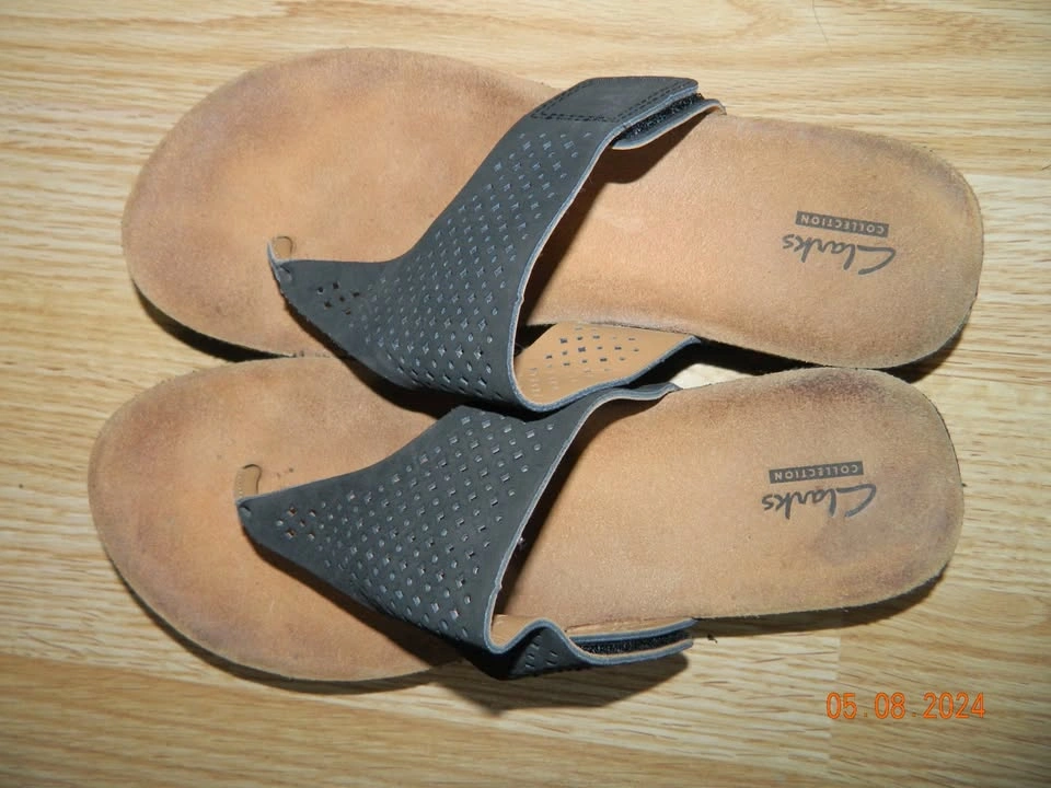 CLARKS AERON LOGAN THONG SANDAL...SIZE 8...LIKE NEW - photo 2