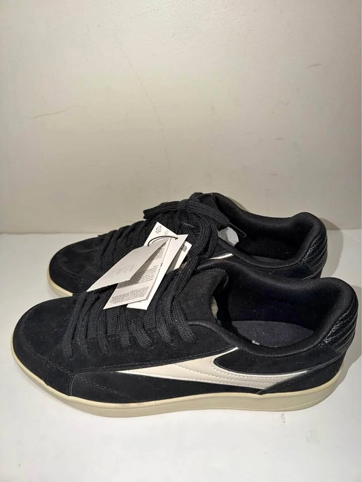 New Zara Men Shoes. Size 9 US. Firm price.