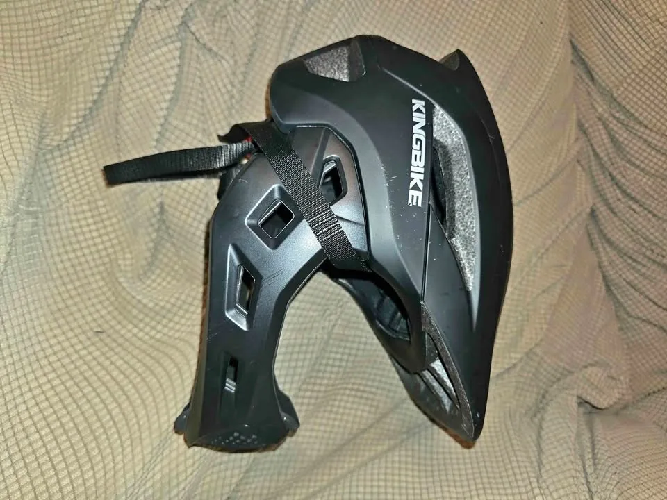 KINGBIKE Lightweight Bicycle Helmet – Worn Once! thumbnail