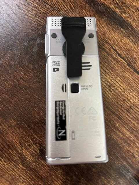 Olympus DM-720 Digital Voice Recorder – 4GB, Manual Included - photo 3