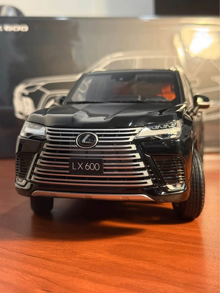 BNIB 1:18 Lexus LX600 Black Diecast Model Car with Original Box - photo 3