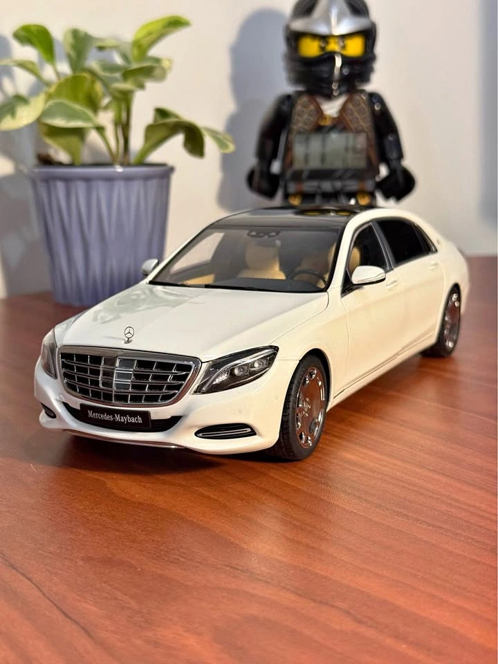 Autoart 1:18 Mercedes-Maybach S-Class (White) – With Original Bo
