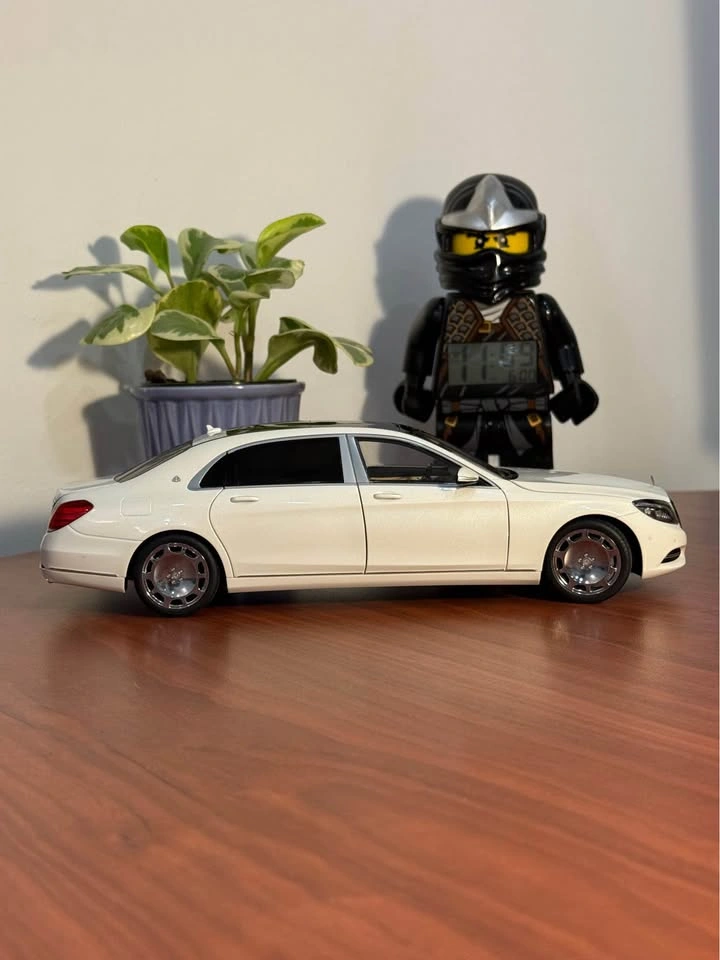 Autoart 1:18 Mercedes-Maybach S-Class (White) – With Original Bo - photo 3