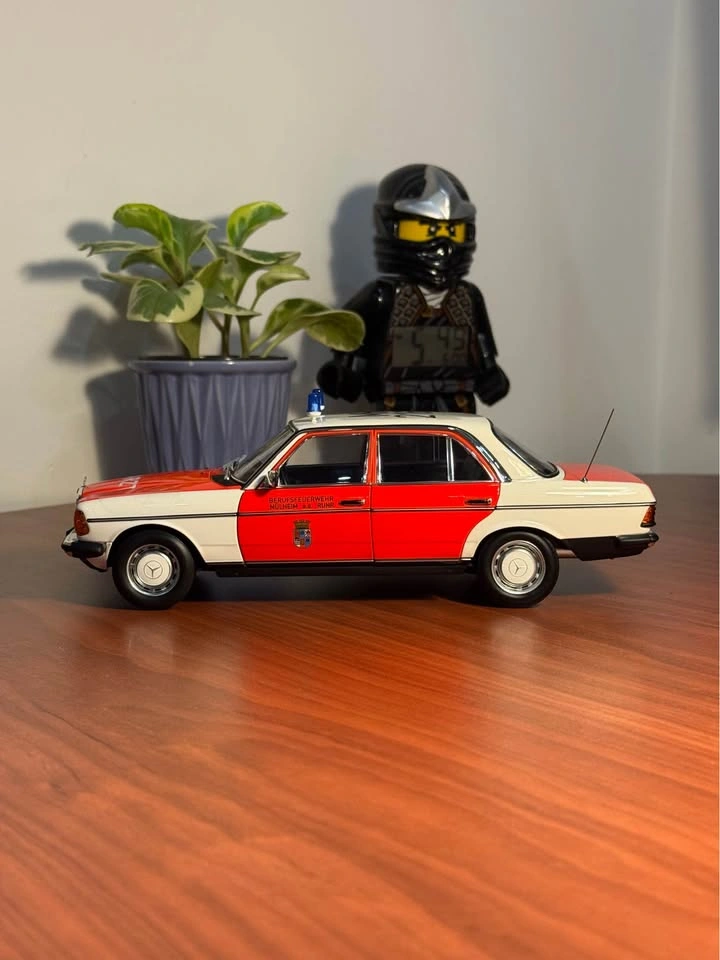 Mercedes-Benz W123 German Emergency Services 1/18 Model by Norev - photo 3