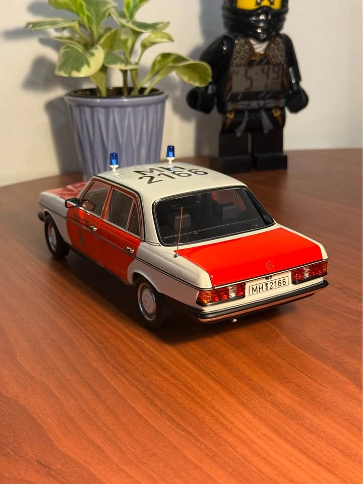 Mercedes-Benz W123 German Emergency Services 1/18 Model by Norev - photo 4