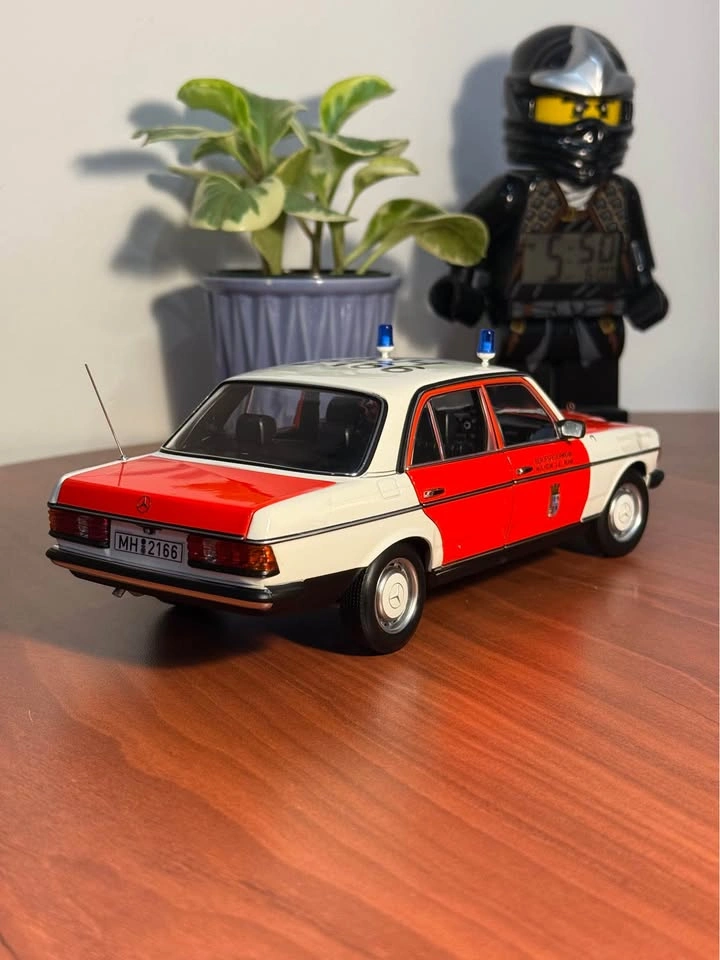 Mercedes-Benz W123 German Emergency Services 1/18 Model by Norev - photo 5