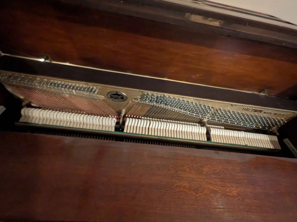 Baldwin short upright piano - photo 3