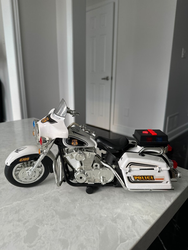 Large-scale toy police patrol motorcycle - photo 2