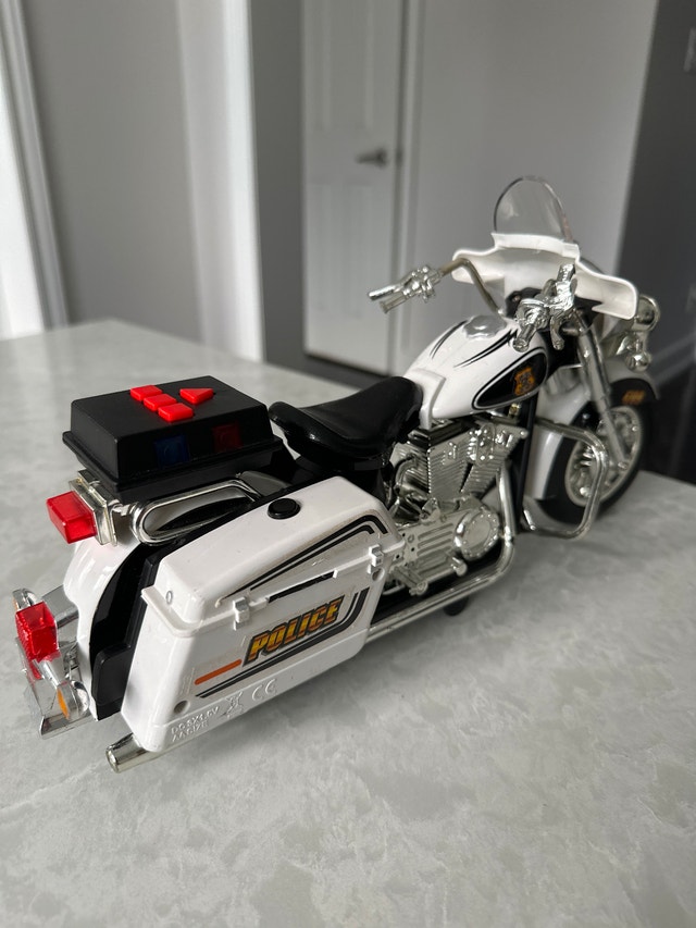 Large-scale toy police patrol motorcycle - photo 5