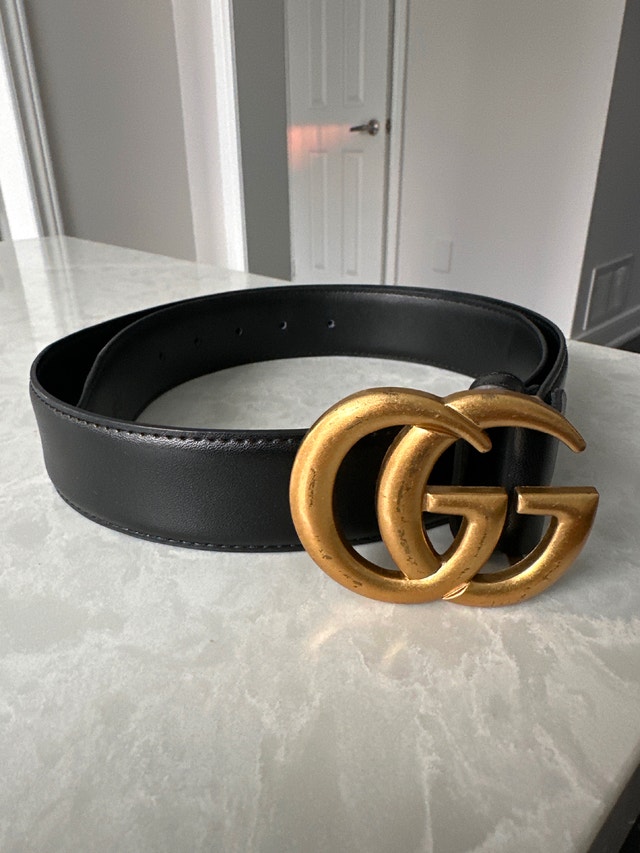 Leather belt with “GG” buckle. Size 110/38-44.