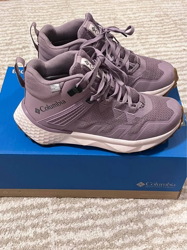 Size 7 Columbia Hiking Boots - photo 2