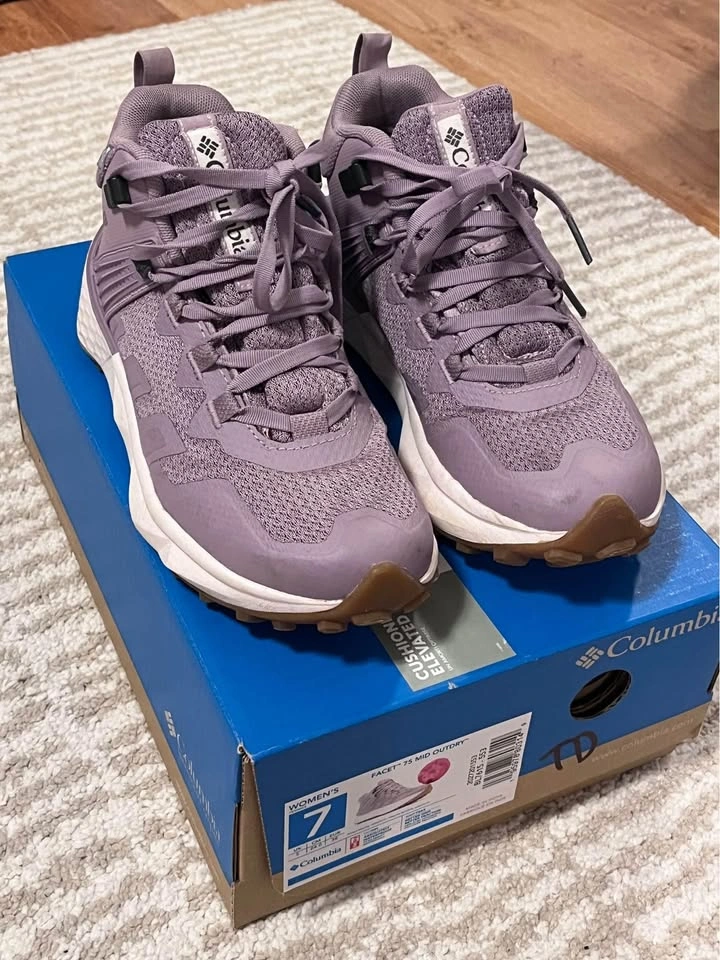 Size 7 Columbia Hiking Boots - photo 3