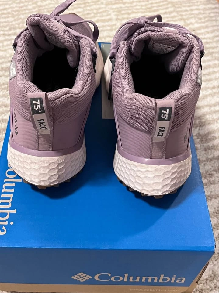 Size 7 Columbia Hiking Boots - photo 4