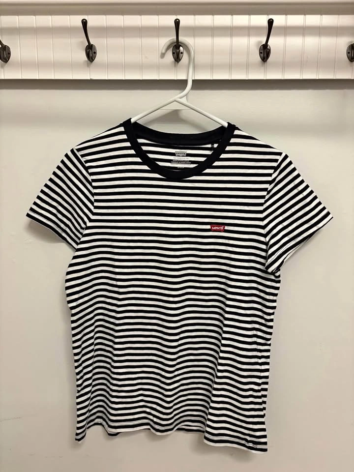 New Levi’s B&W Striped Tee (Women’s Small)