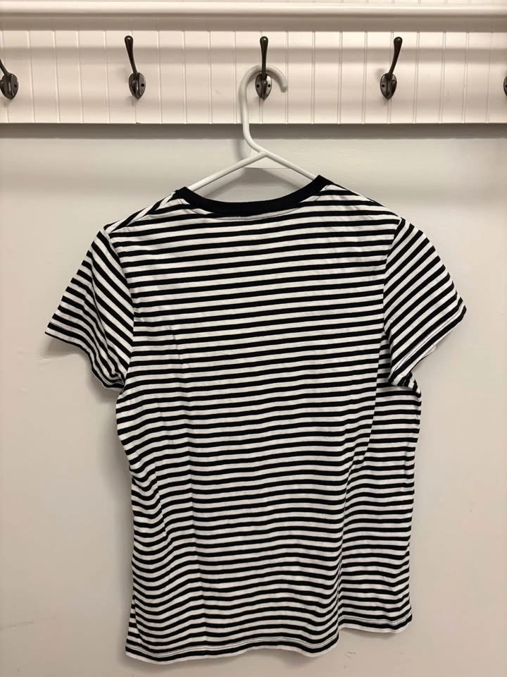 New Levi’s B&W Striped Tee (Women’s Small) - photo 2
