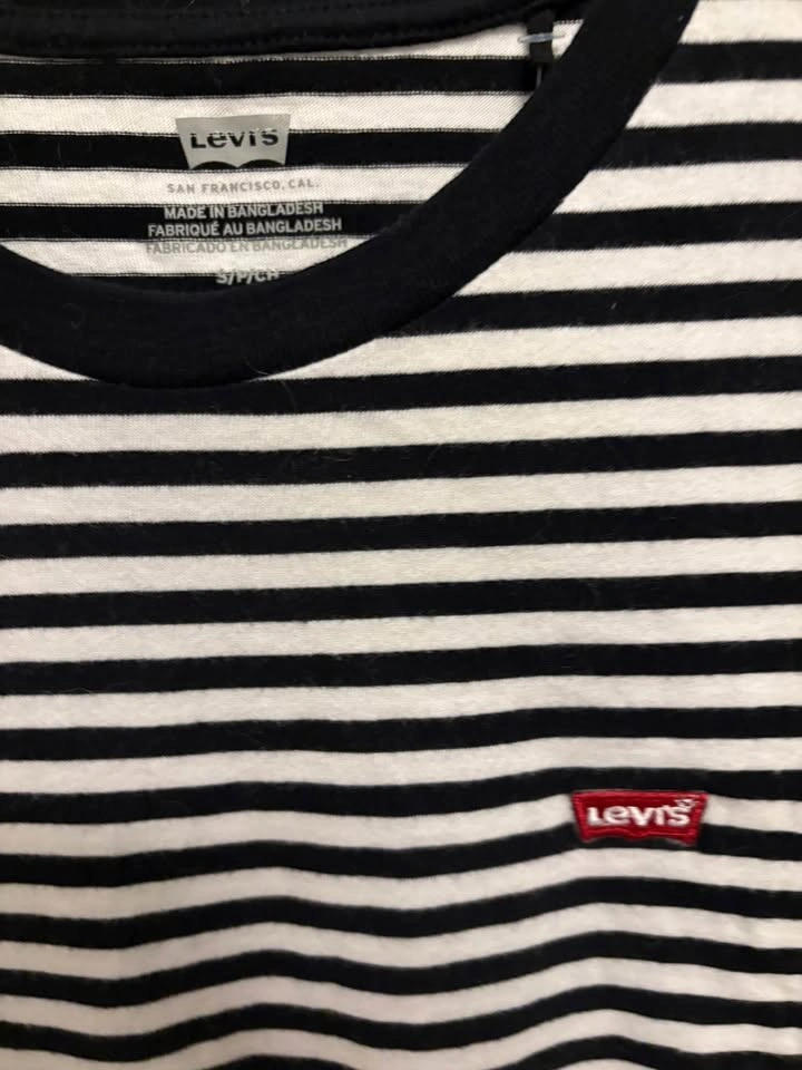 New Levi’s B&W Striped Tee (Women’s Small) - photo 3