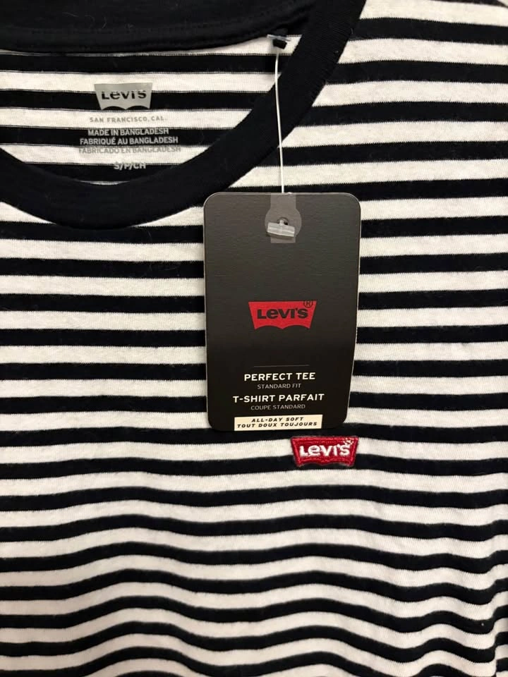 New Levi’s B&W Striped Tee (Women’s Small) - photo 4