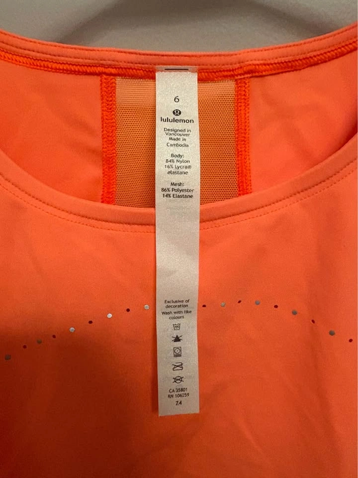 Lululemon Sports Bra (Size 6) - photo 2
