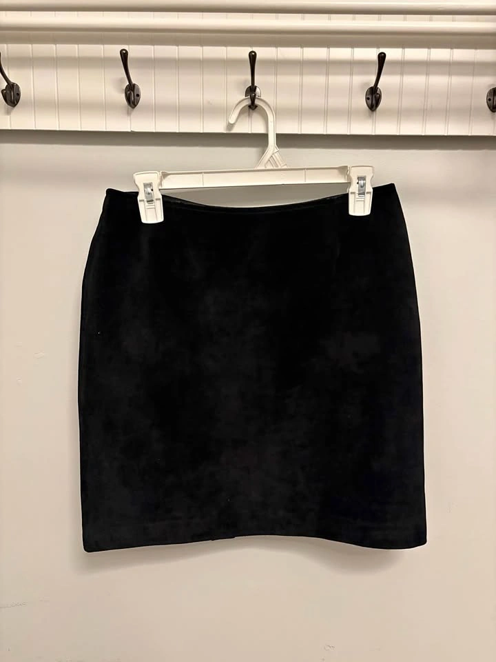 Danier Black Suede Mini Skirt (Size 8)