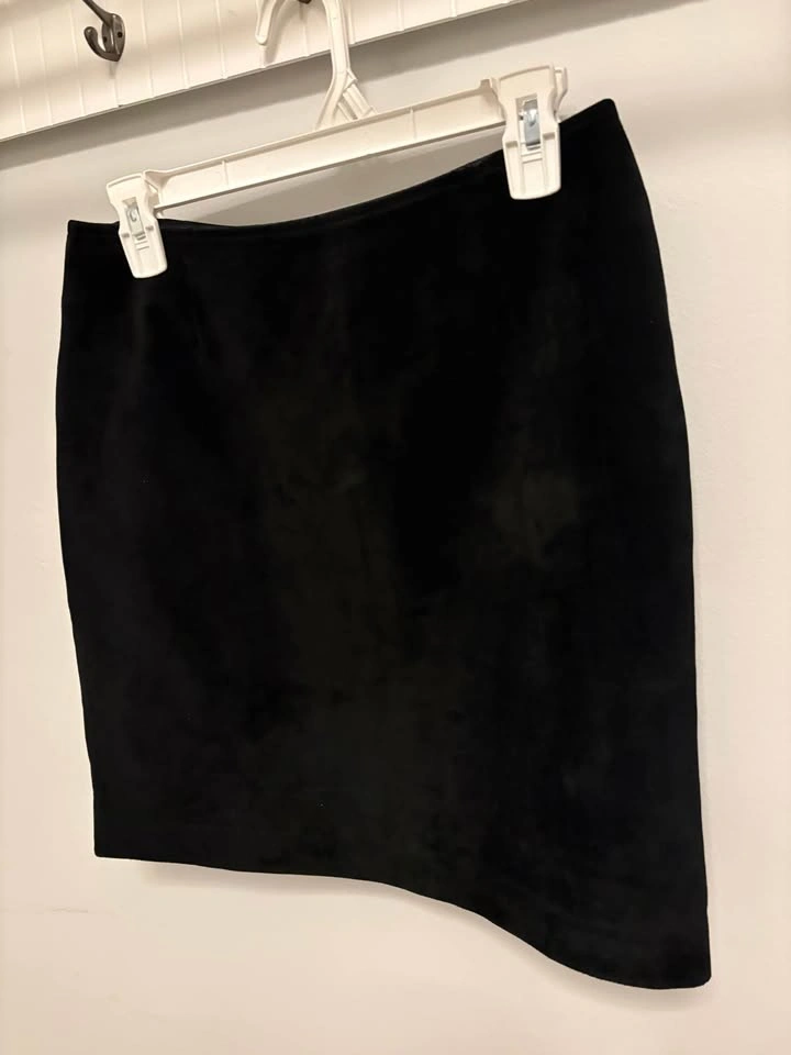 Danier Black Suede Mini Skirt (Size 8) - photo 2