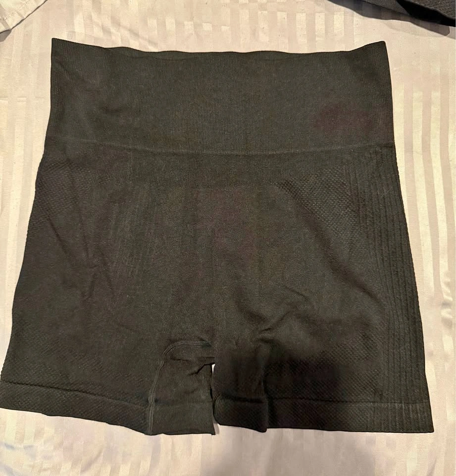 Workout shorts Size M Push up