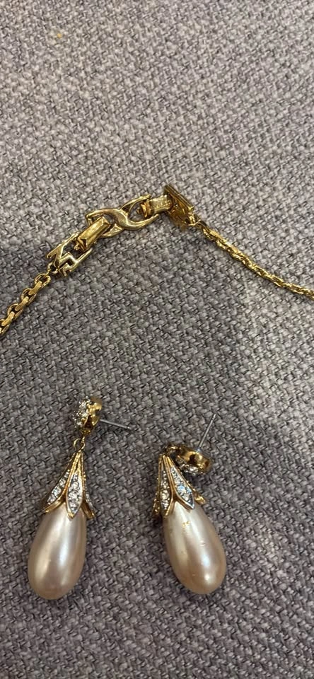 Vintage Nina Ricci 22k Gold Plated Necklace and Earrings - photo 3