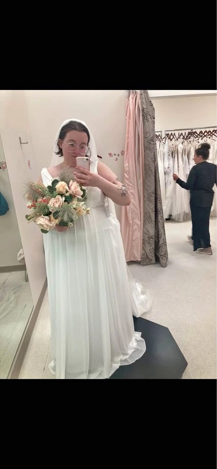 White Chiffon Empire Waist Wedding Dress- size 20