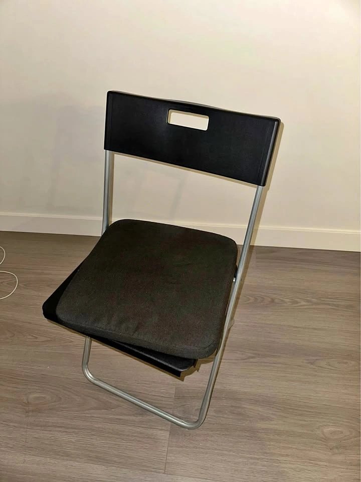 Foldable chair with cushion