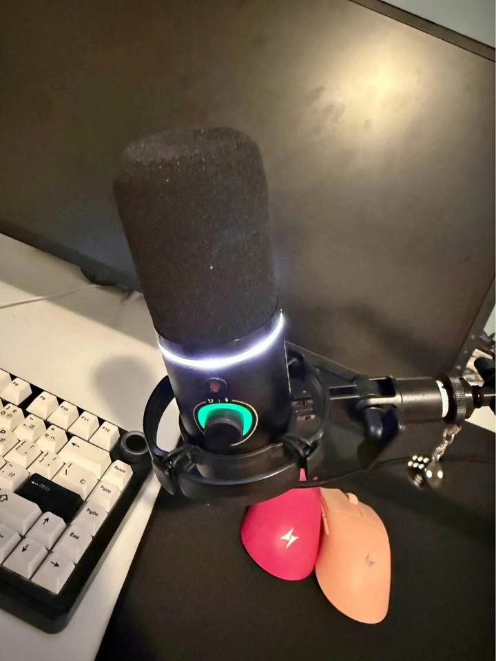 Maono pd300x Usb Mic with low profile mic arm
