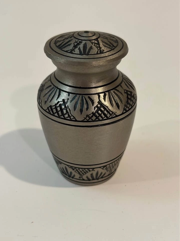 Small metal urn - photo 3