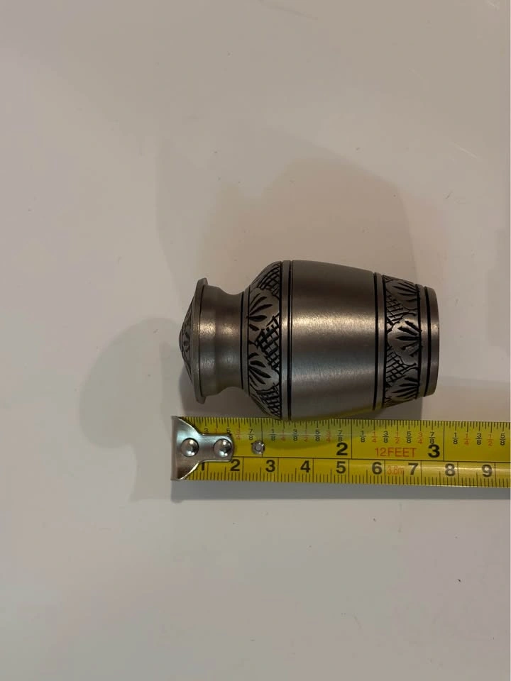Small metal urn - photo 4