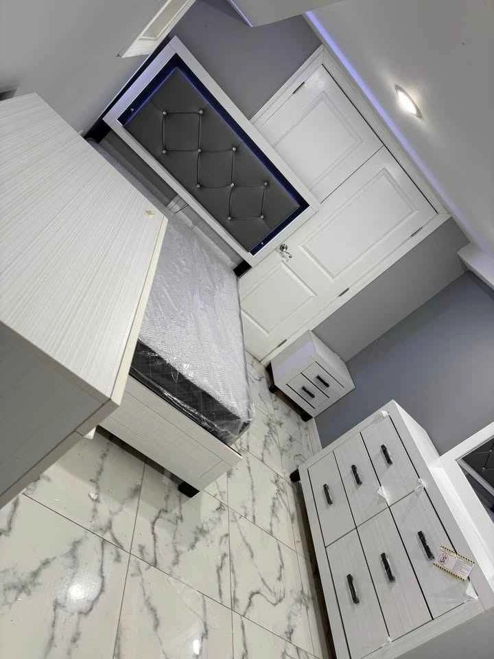 Bedroom Furniture Set - photo 2