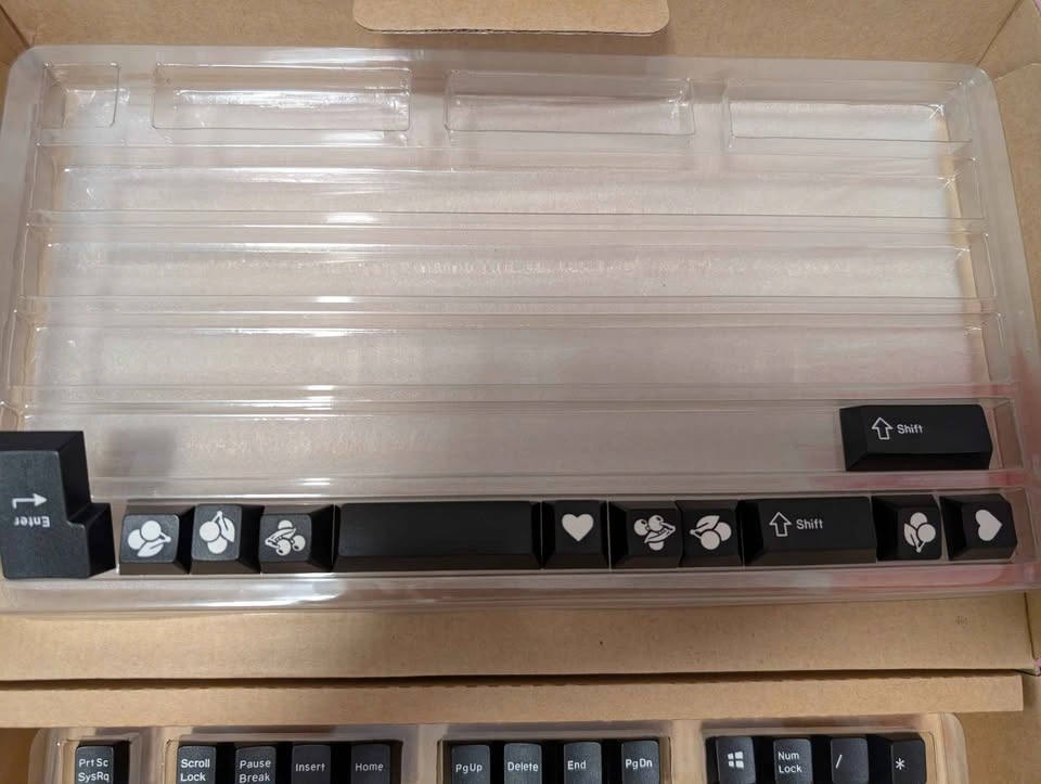 White on Black (WoB) Keycaps - Modifiers, Numpad & Novelties - photo 3
