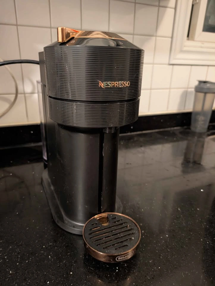 Nespresso Vertuo Next Premium (Black & Rose Gold) - photo 2