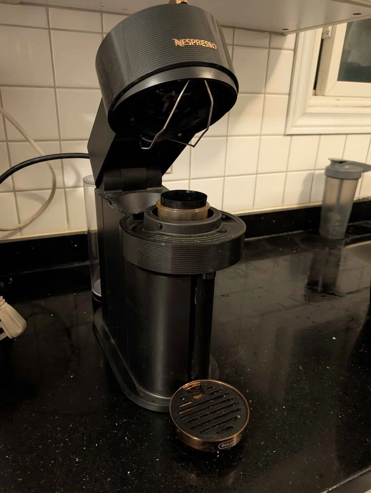 Nespresso Vertuo Next Premium (Black & Rose Gold) - photo 3